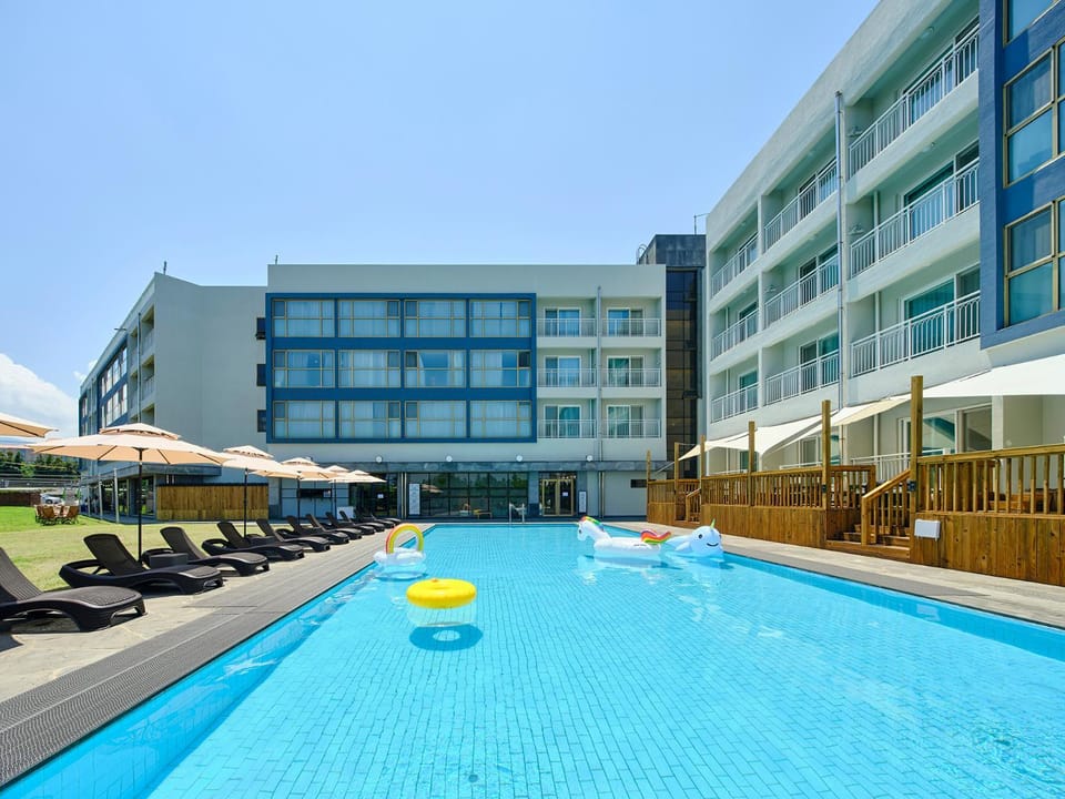 Property building, Swimming pool