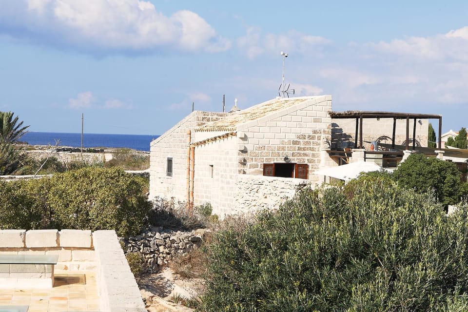 Facade/entrance, Garden, Sea view