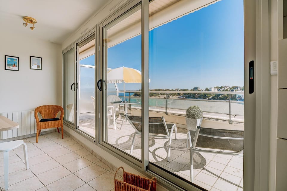 Résidence Le Crystal Dinard Plage Apartment in Dinard