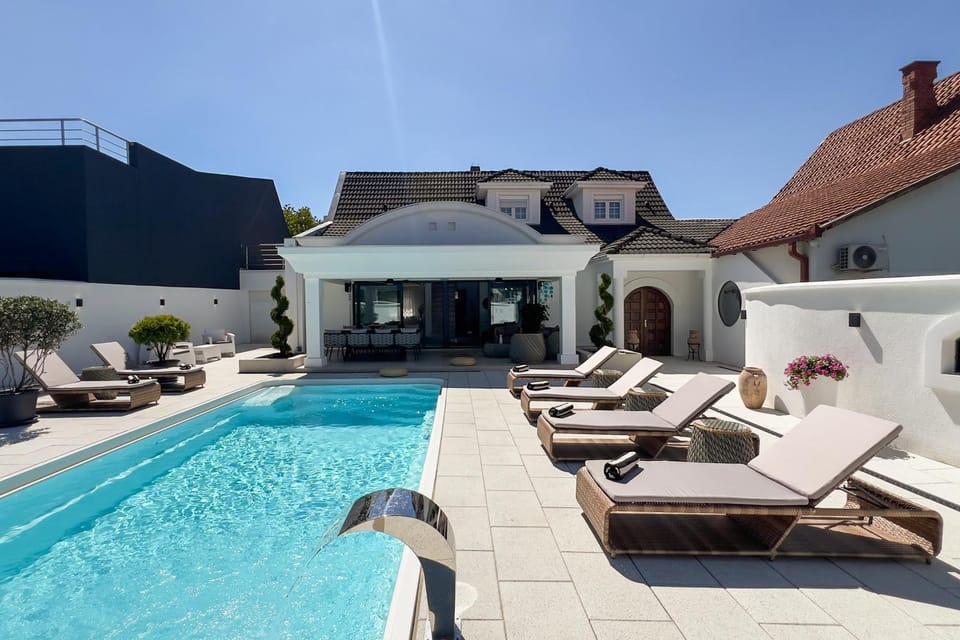 Patio, Day, Pool view, Swimming pool, sunbed