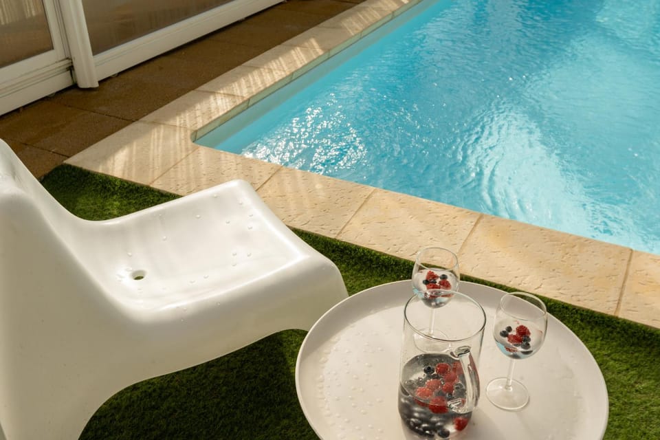 Swimming pool, Swimming pool