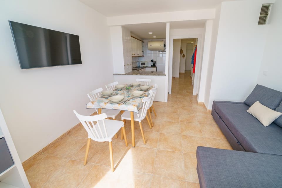 Communal lounge/ TV room, TV and multimedia, Kitchen or kitchenette, Living room, Seating area, Dining area