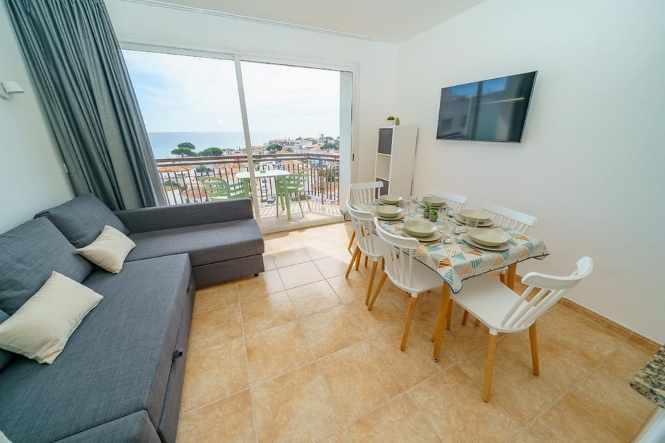 Communal lounge/ TV room, TV and multimedia, View (from property/room), Balcony/Terrace, Living room, Seating area, Dining area