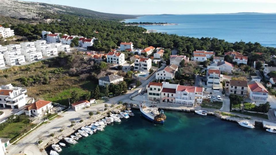 Stara Kuća Apartments Apartment in Novalja