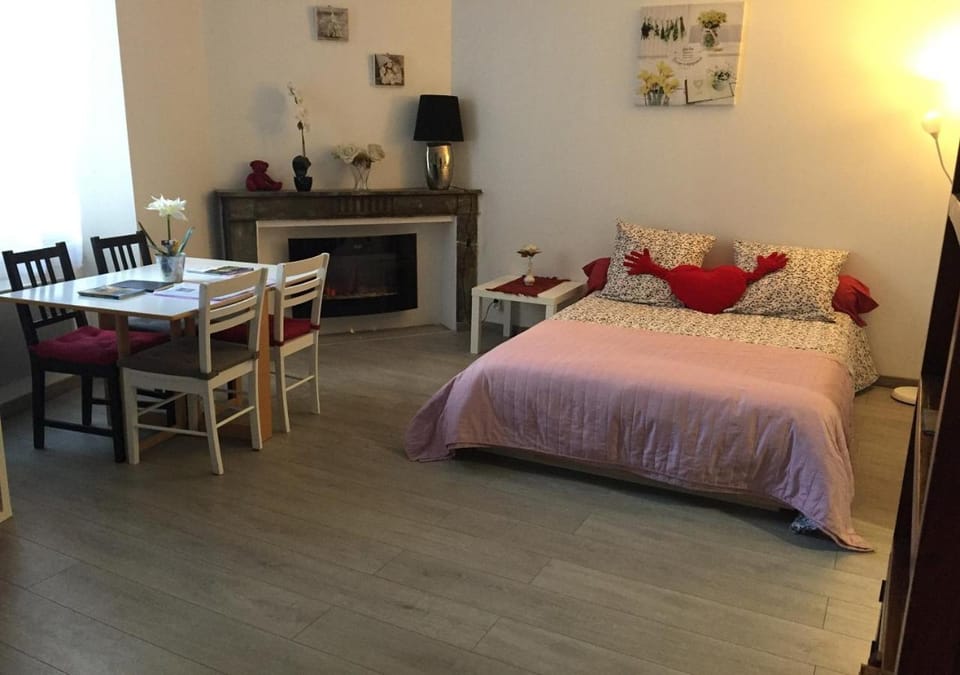 Seating area, Bedroom