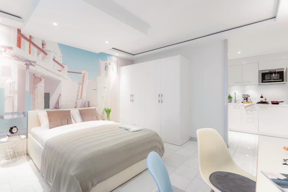 Bed, Photo of the whole room, Seating area, Bedroom