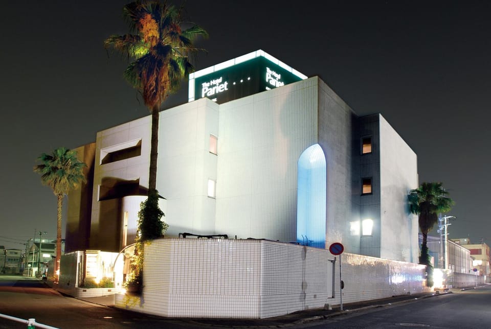 Property building, Facade/entrance, Property logo or sign