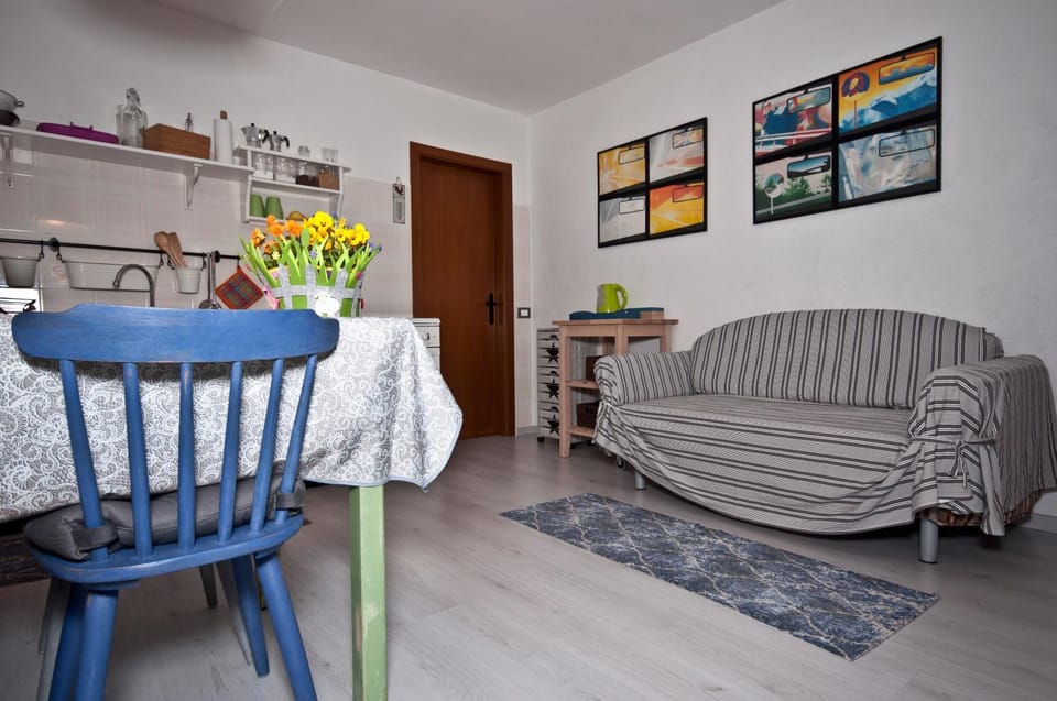 Kitchen or kitchenette, Living room, Dining area, Family