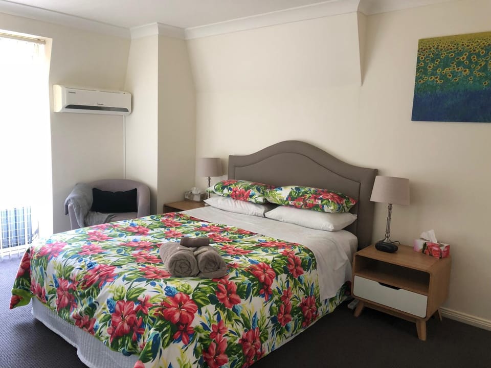 Bed, Bedroom, air conditioner