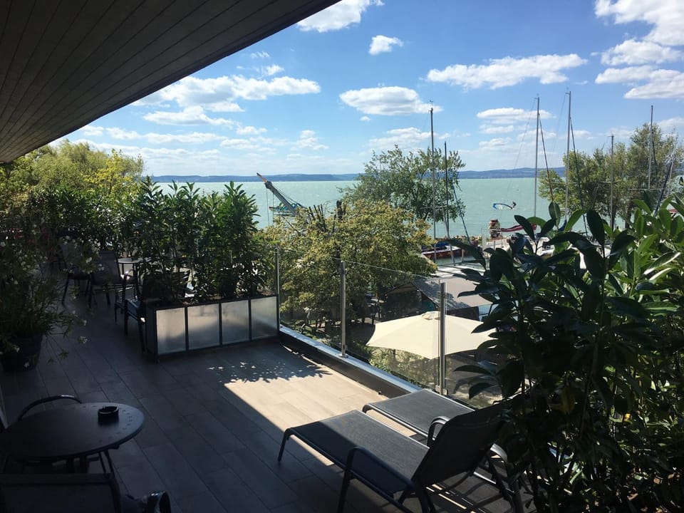 Patio, View (from property/room), Balcony/Terrace, Lake view, sunbed