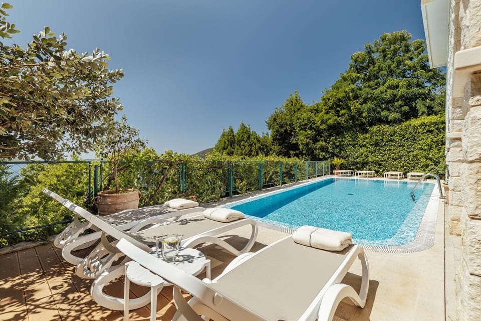 Day, Pool view, Swimming pool, sunbed