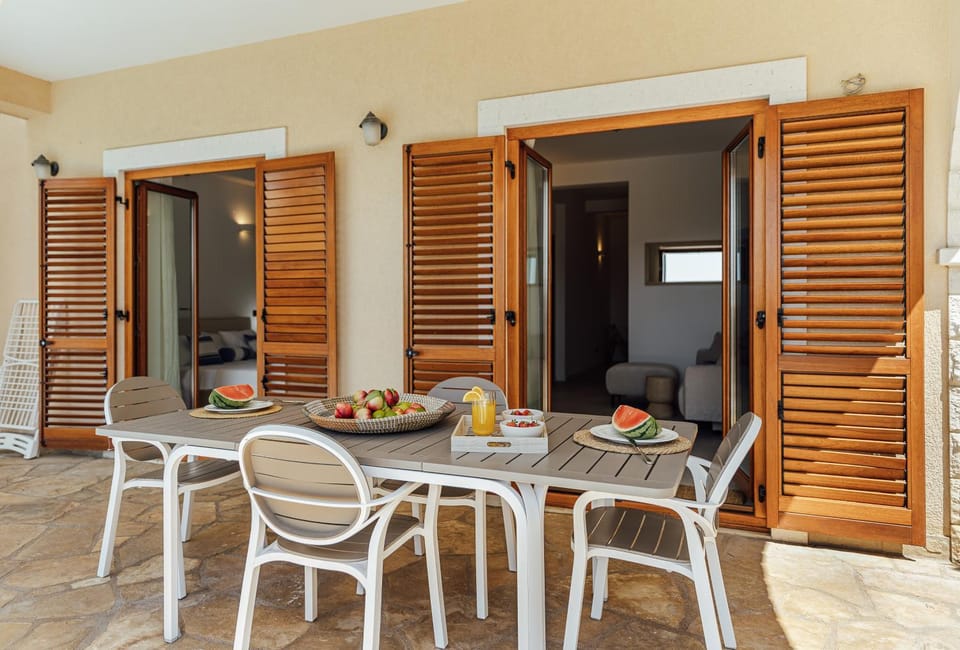 Day, Balcony/Terrace, Seating area, Dining area