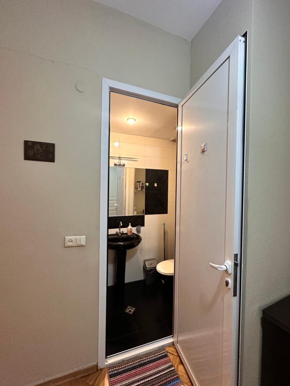 Shower, Toilet