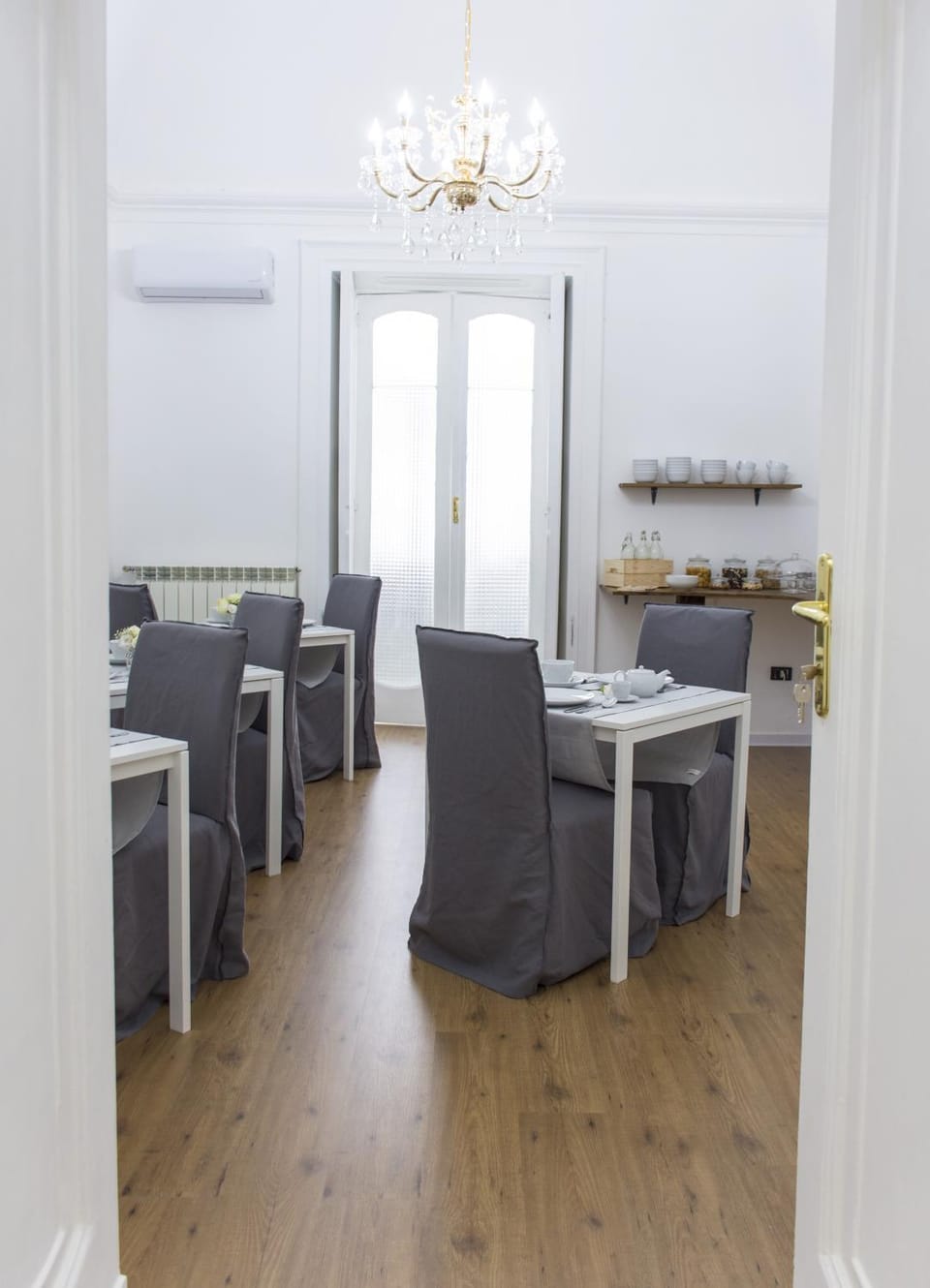 Seating area, Breakfast