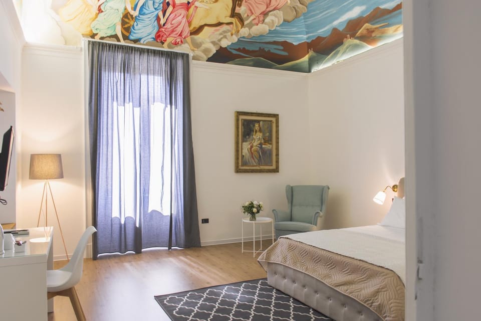 Photo of the whole room, Bedroom