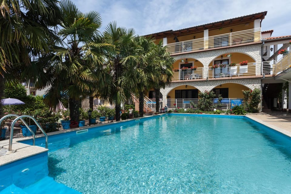 Facade/entrance, Decorative detail