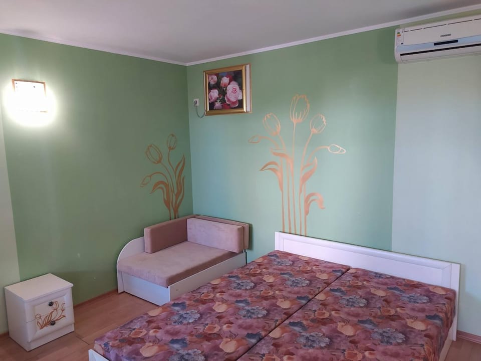 Bed, Photo of the whole room