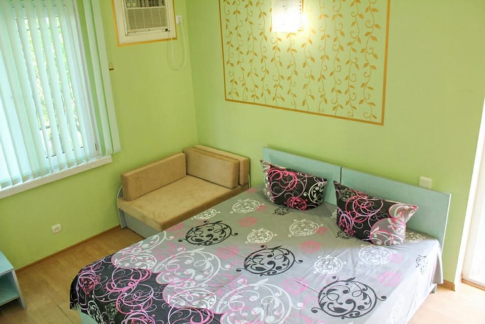 Bed, Photo of the whole room