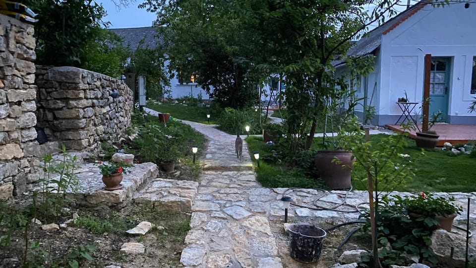 Káli Kerted Vendégházak Monoszló Lidi néni háza House in Hungary