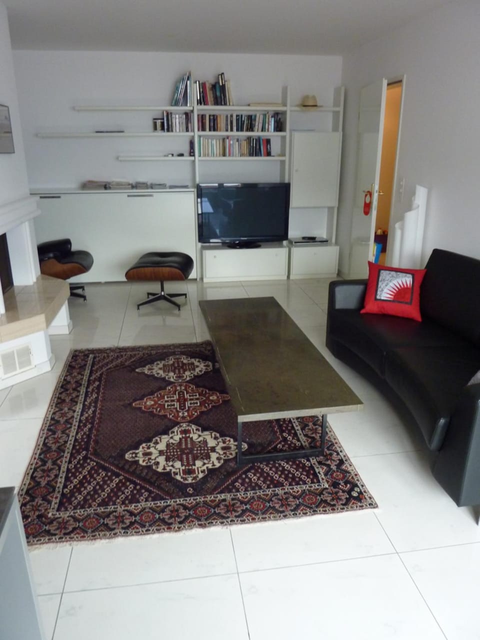 Bed, Library, TV and multimedia, Living room