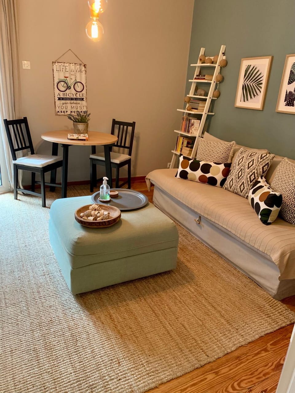 Seating area, Dining area