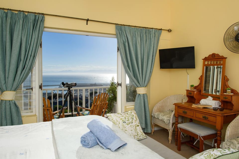 Bed, Bedroom, Sea view