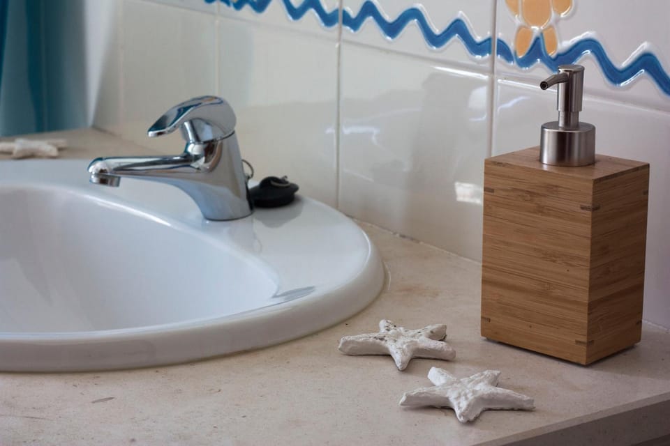 Bathroom, Decorative detail