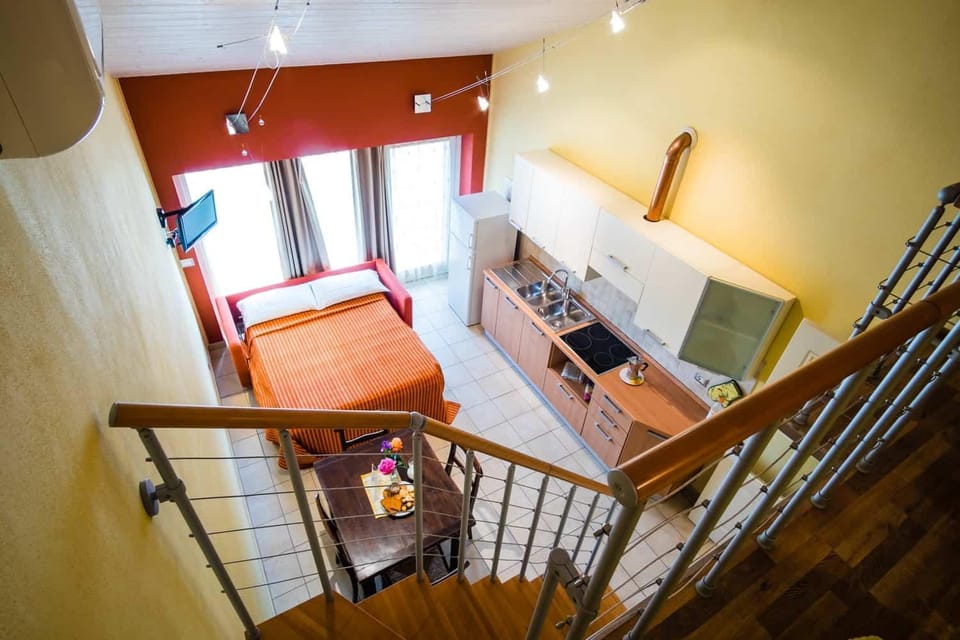 TV and multimedia, Kitchen or kitchenette, Dining area