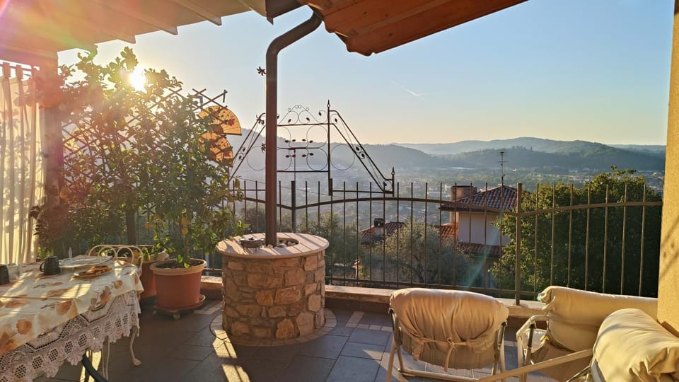 Balcony/Terrace, Mountain view