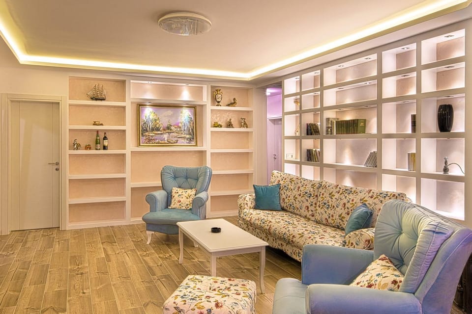 Living room, Seating area