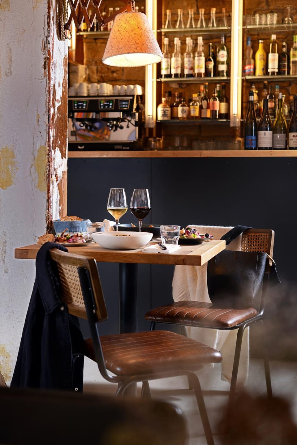 Restaurant/places to eat, Lounge or bar, Food and drinks, Food, Drinks