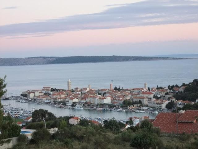 City view, Sea view