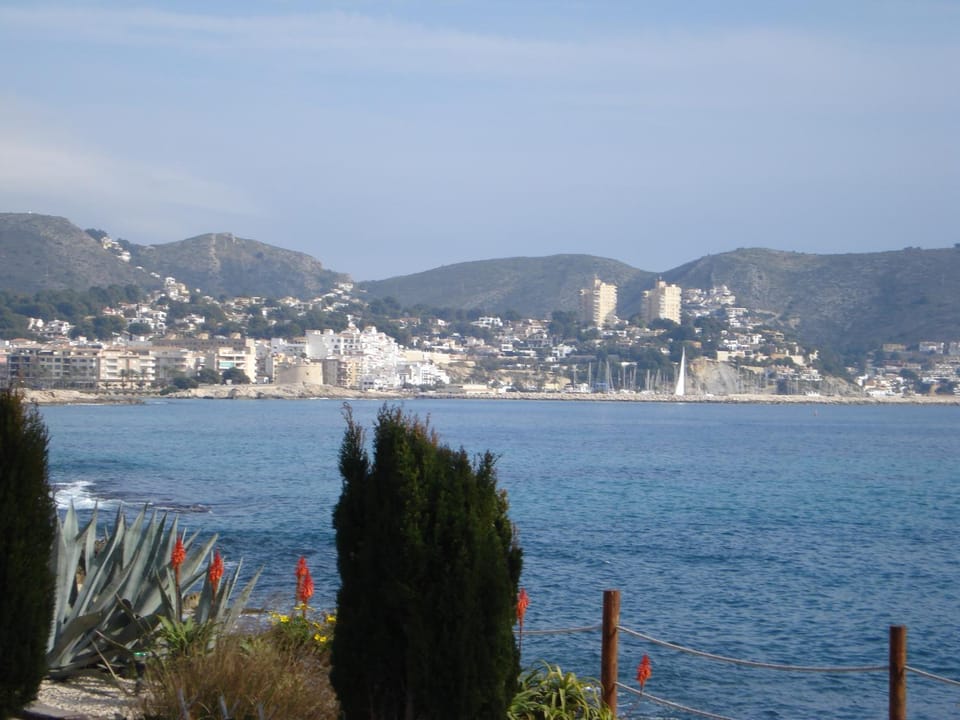 Neighbourhood, Beach