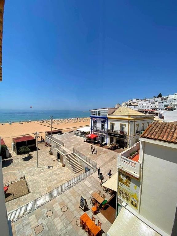 Balcony/Terrace, Beach, Landmark view, Sea view, Street view