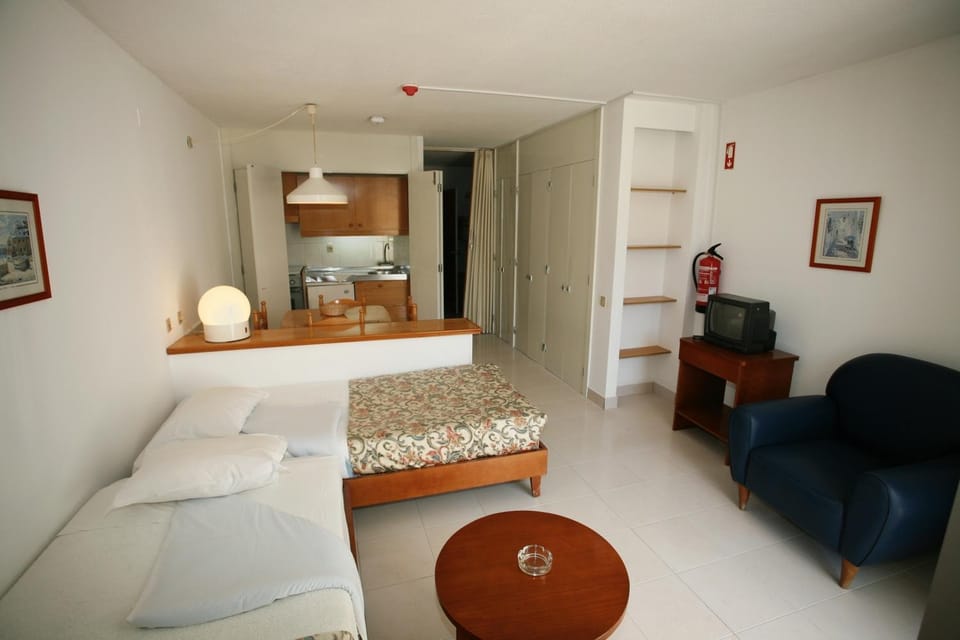Kitchen or kitchenette, Living room, Photo of the whole room, Bedroom
