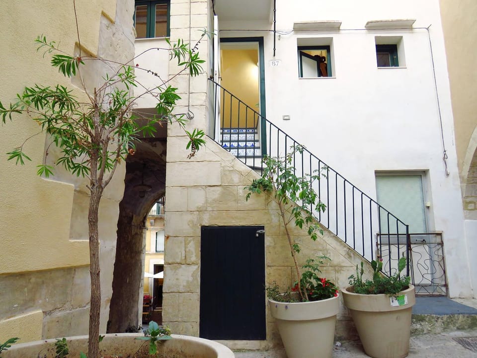 Property building, Facade/entrance, Day