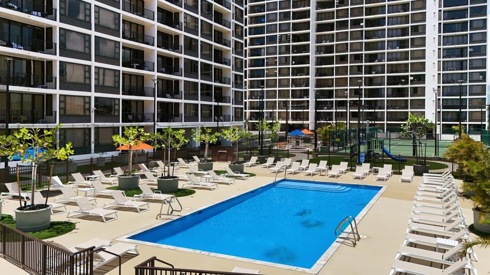 Swimming pool, sunbed