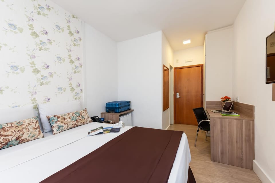 Bed, Photo of the whole room, Decorative detail, Bedroom