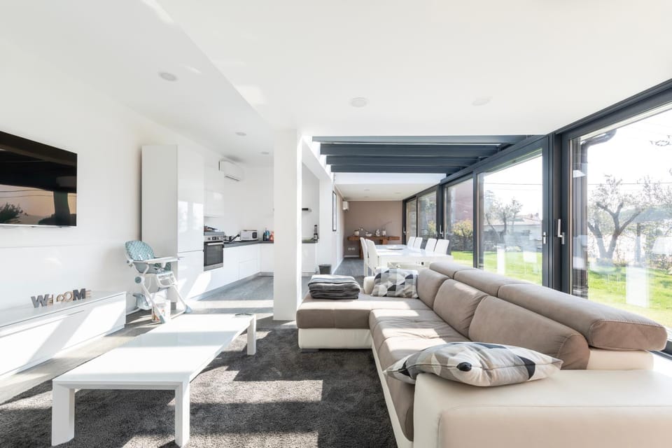 TV and multimedia, Living room, Seating area