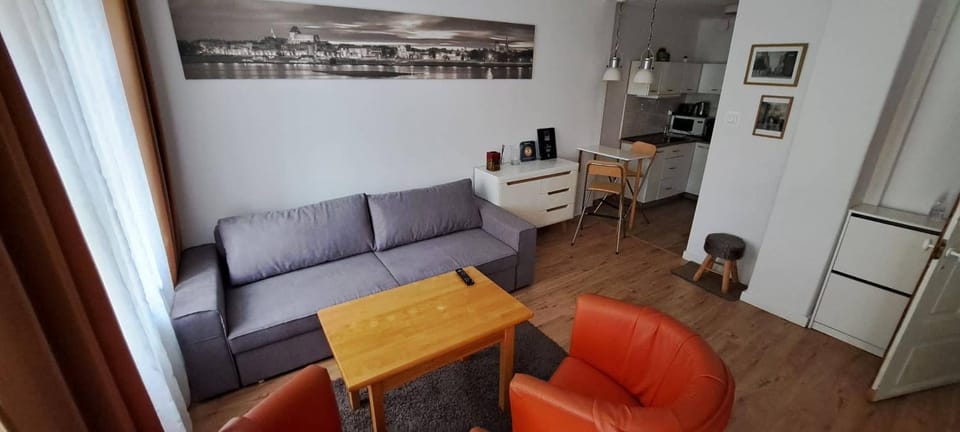 Bed, Living room