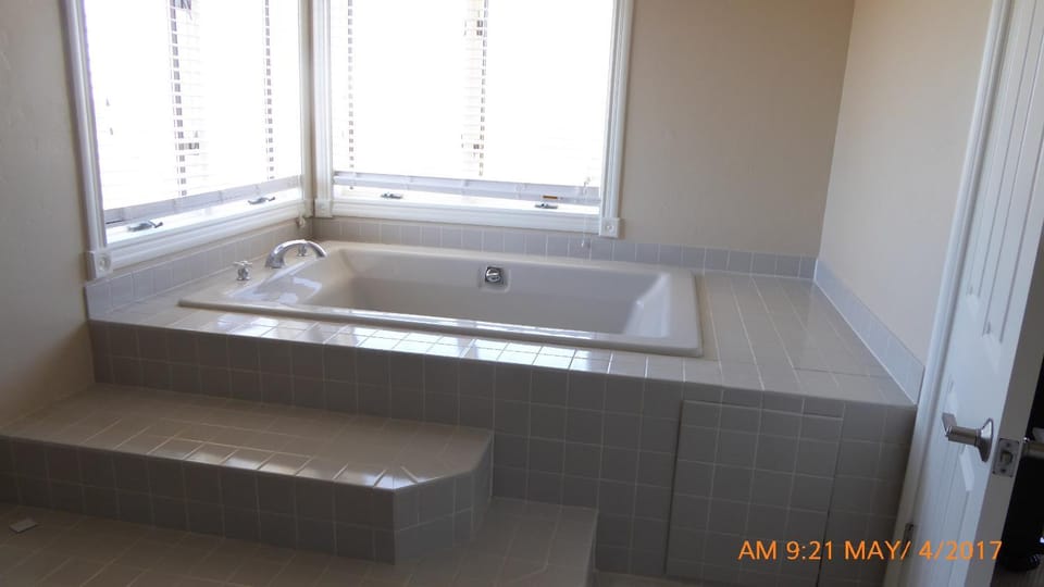 Mansion on the Hill let 4 Rooms, 5th cost extra House in Southern California