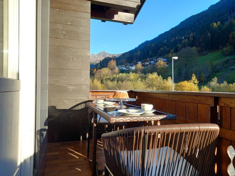 Day, Natural landscape, View (from property/room), Balcony/Terrace, Mountain view