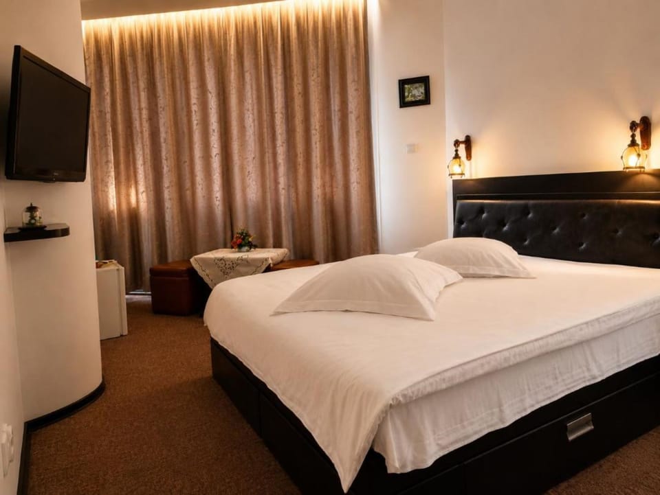 TV and multimedia, Photo of the whole room, internet, minibar, soundproof
