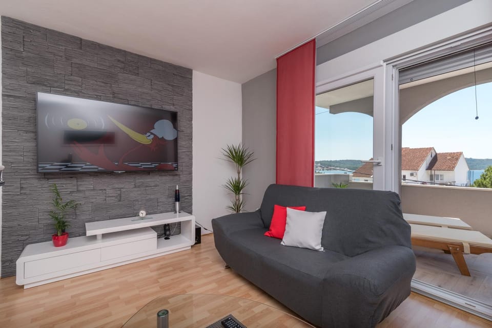 Communal lounge/ TV room, Balcony/Terrace, Sea view