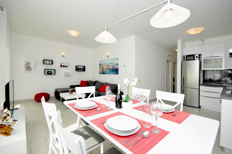 Kitchen or kitchenette, Living room, Dining area