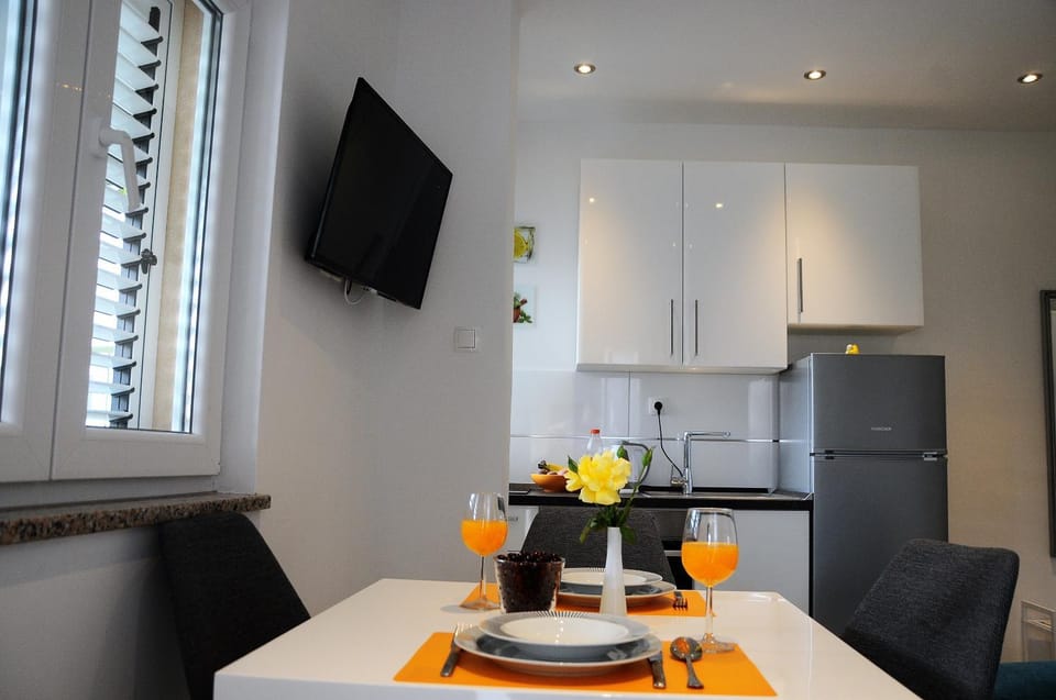 Day, Summer, TV and multimedia, Coffee/tea facilities, Kitchen or kitchenette, Decorative detail, Seating area, Dining area, On site, Non alcoholic drinks