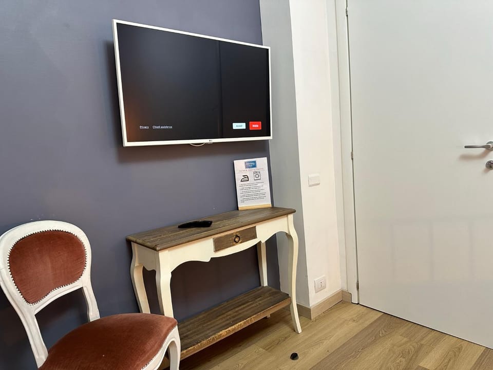 TV and multimedia, Bedroom, hair dresser