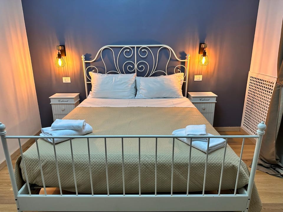 Bed, Photo of the whole room, Bedroom, internet, towels