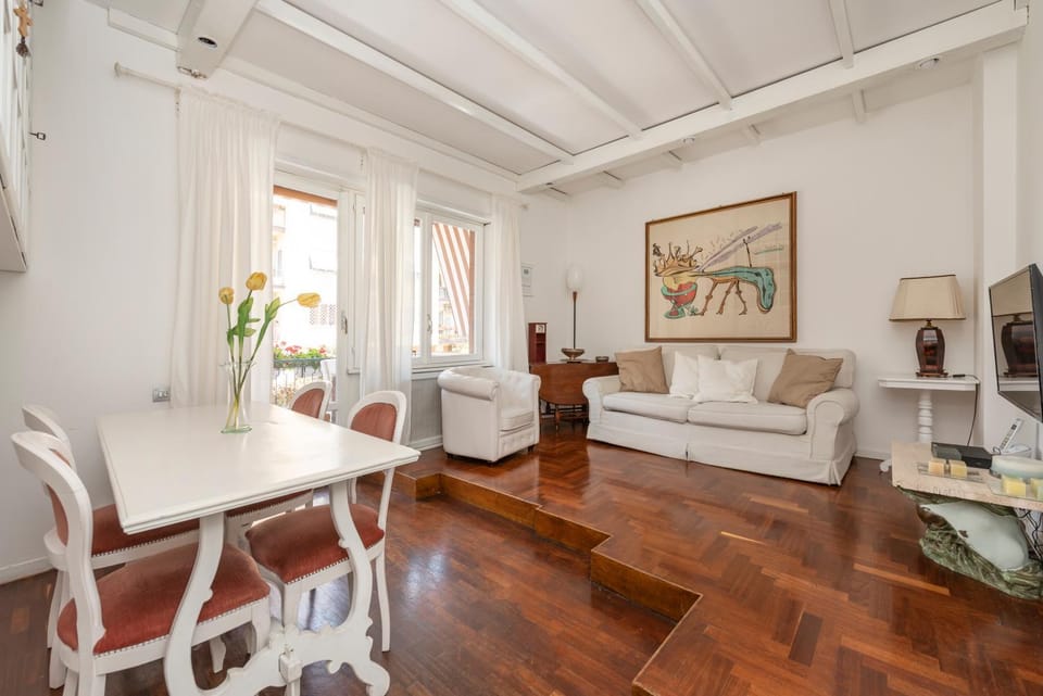 Living room, Lounge or bar, Seating area, Dining area