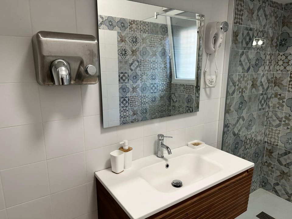 Shower, Bathroom, towels, towels, dryer